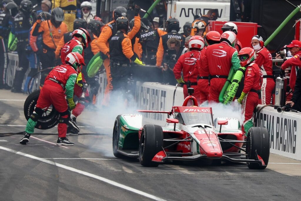 Pit road crash ends polesitter Robert Shwartzman’s Indy 500 debut