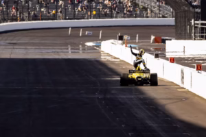 INDYCAR banderas amarillas tras incidente de Alexander Rossi en IMS Road Course