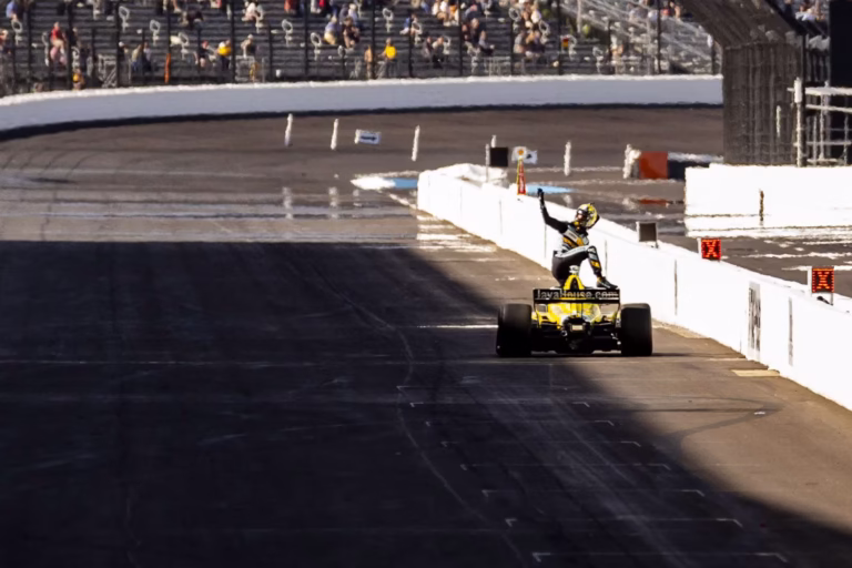 INDYCAR banderas amarillas tras incidente de Alexander Rossi en IMS Road Course
