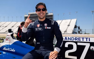 Salvador de Alba piloto mexicano nuevo fichaje de HMD Motorsports celebrando una pole position en INDY NXT