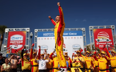 Alex Palou celebrando su victoria en el Grand Prix de St. Petersburg inicio de la temporada INDYCAR 2026